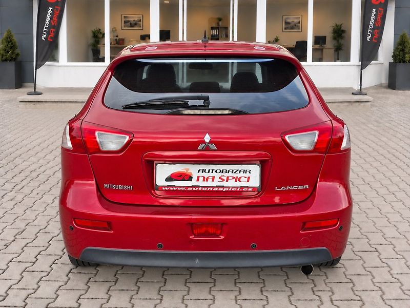 Mitsubishi Lancer (2009) 1.8i 105kW - fotka 7 z 24