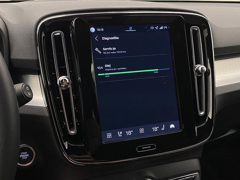 Volvo XC40 B3 AUT DARK PLUS - fotka 61 z 62
