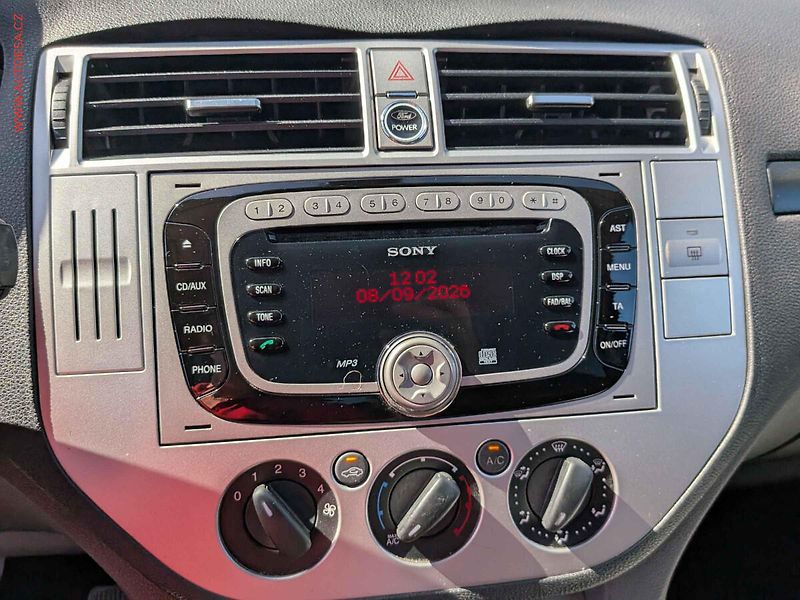 Ford Kuga (2010) 2.0 TDCi, AC - fotka 11 z 15
