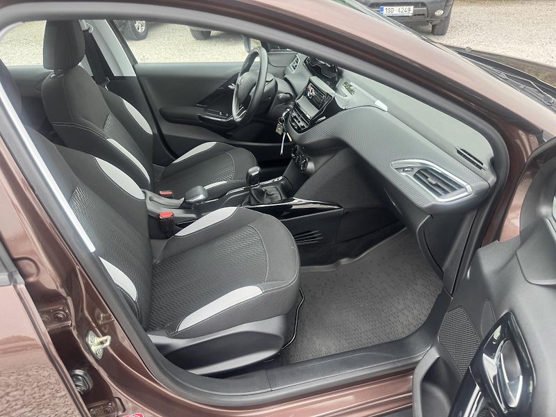 Peugeot 2008 (2013) 1,2(60KW), ČR - fotka 22 z 29