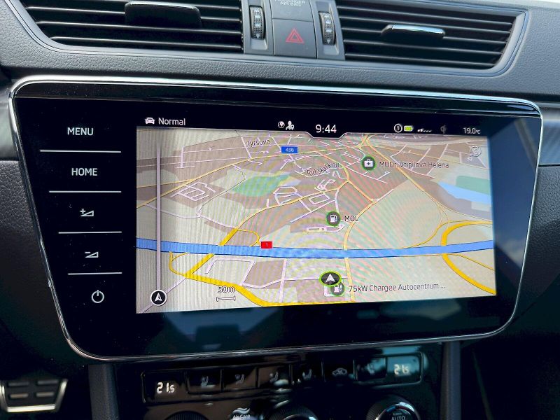 Škoda Superb (2023) 2.0 TDI 147kW DSG 4x4 SportLin - fotka 17 z 35