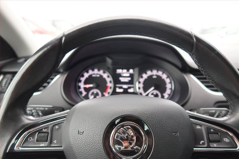 Škoda Octavia (2017) 1.6 TDI, Navi, Tempomat - fotka 14 z 16