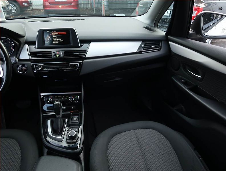 BMW Řada 2 (2015) 218i Active Tourer, Automat - fotka 8 z 17