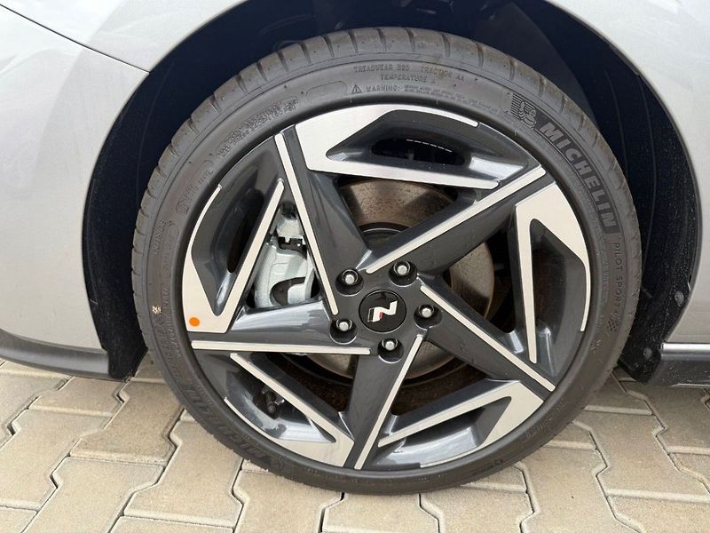Hyundai i30 HB FL 1,5 T MH DCT NLINE SAFE - fotka 9 z 9