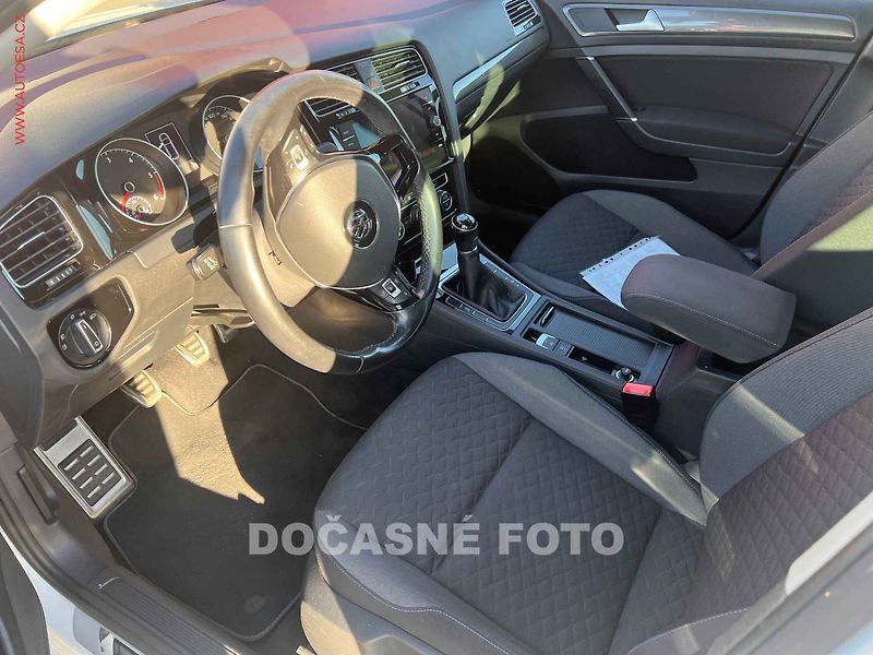 Volkswagen Golf (2018) 2.0 TDi, 1.maj, Join, navi - fotka 3 z 3