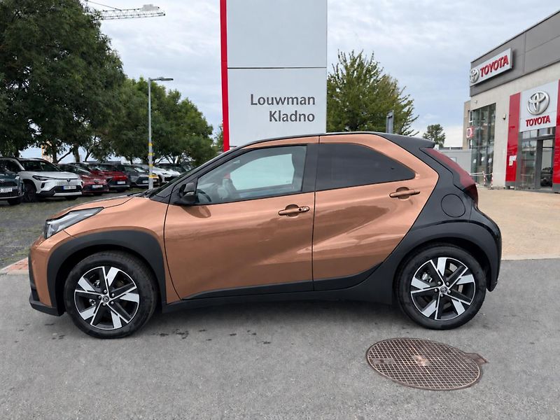 Toyota Aygo 1.5HEV Style Smart - fotka 3 z 4