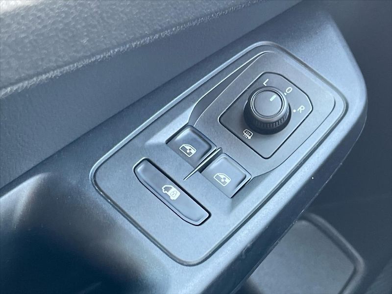 Volkswagen Caddy 2,0 TDi 75kW skříň - fotka 20 z 23
