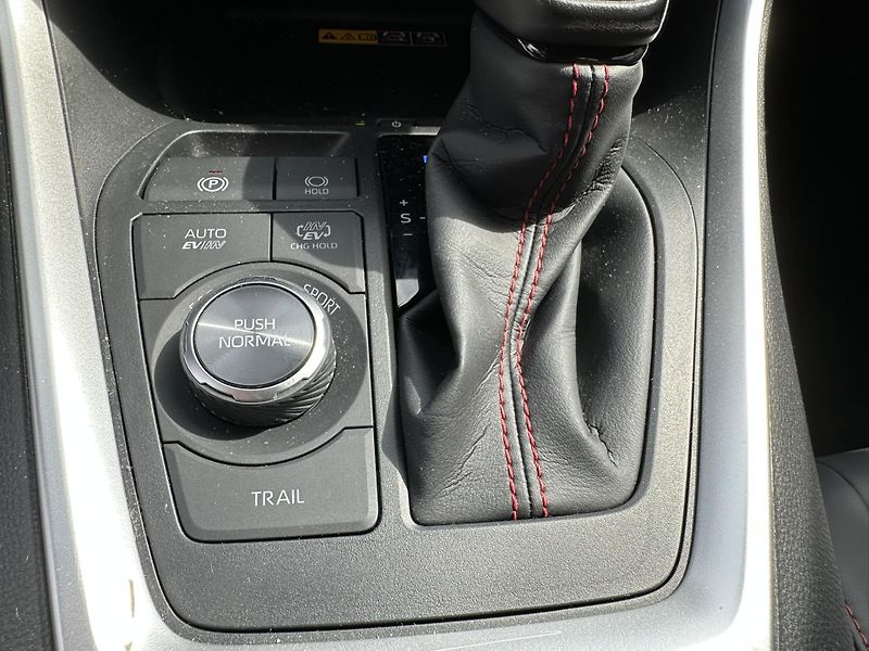 Toyota RAV4 (2025) 2.5 PHEV - SELECTION - fotka 11 z 25