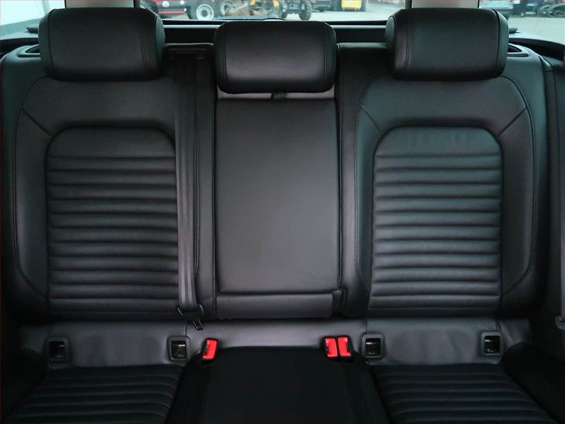 Volkswagen Passat (2018) 2.0 TDI, 4X4, Automat, Kůže - fotka 10 z 28