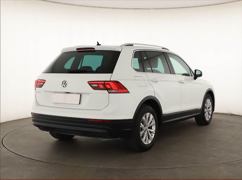 Volkswagen Tiguan (2019) Highline 2.0 TDI, ČR,1.maj - fotka 5 z 21
