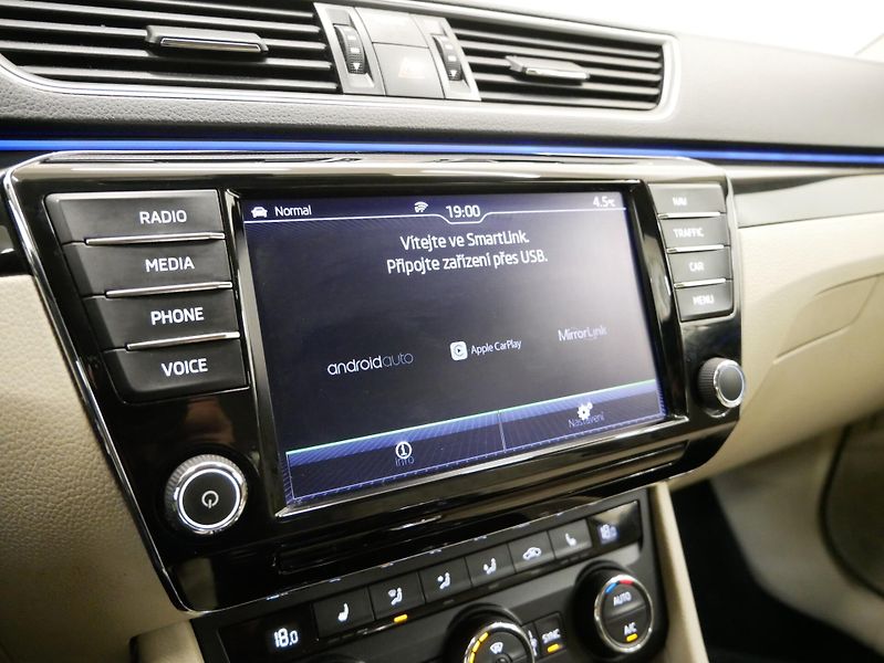 Škoda Superb - fotka 18 z 25