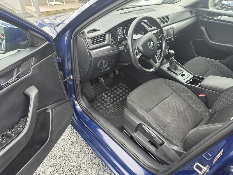 Škoda Superb 2.0TDI  - fotka 11 z 15