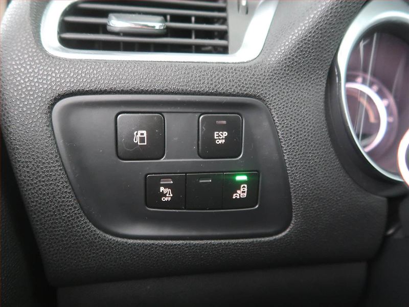Citroën DS4 (2011) 2.0 BlueHDI, Navi, Xenony - fotka 19 z 21