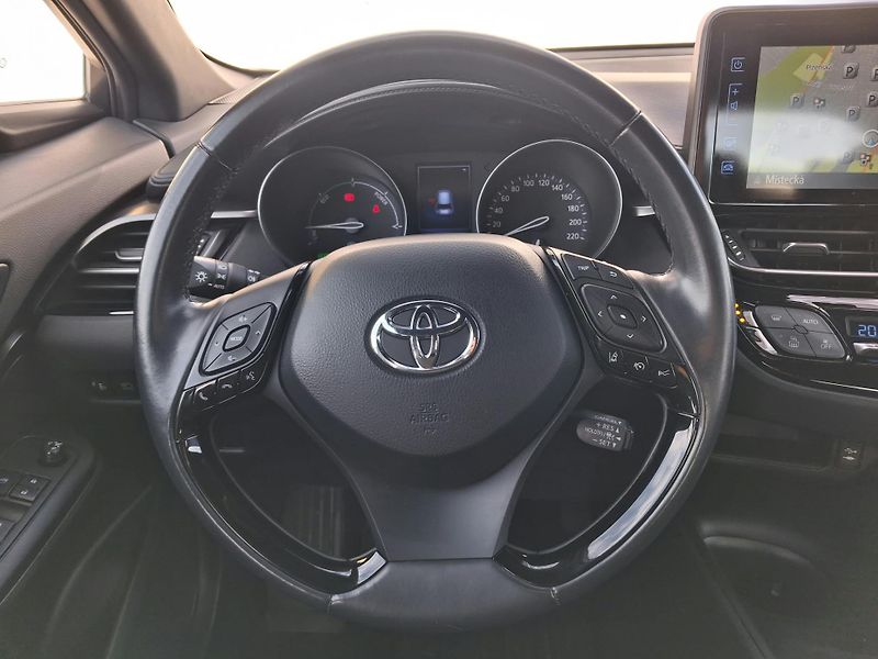 Toyota C-HR 1.8 HSD e-CVT Active - fotka 14 z 21