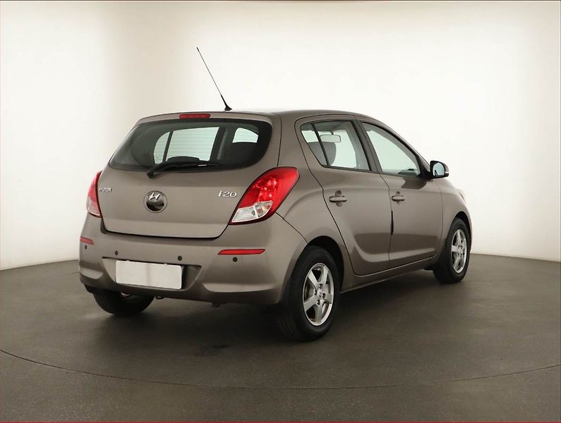 Hyundai i20 (2013) 1.4, Automat - fotka 5 z 13