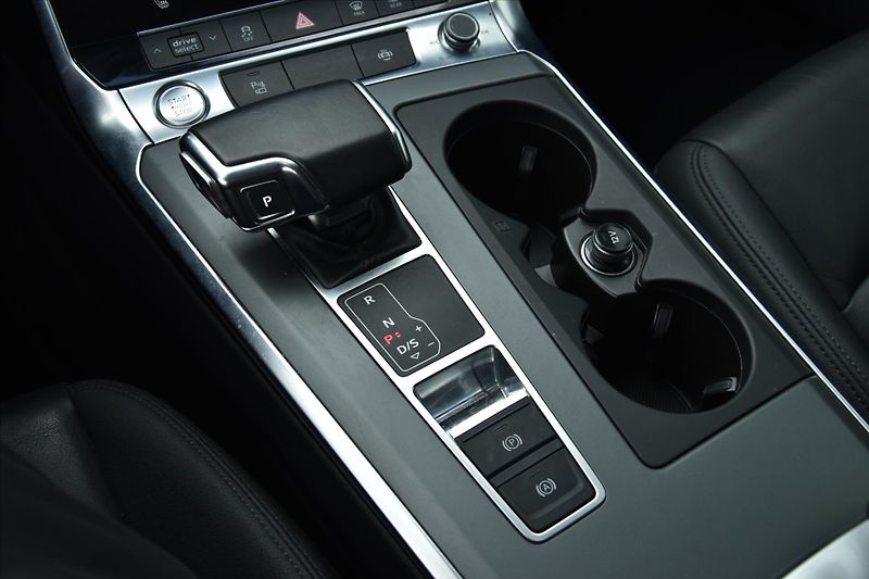 Audi A6 2.0 TDI 150kW LED ČR - fotka 26 z 31