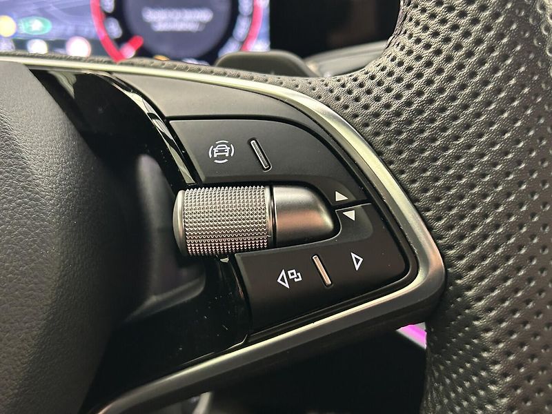 Škoda Superb 2.0 TDI SportLine - fotka 14 z 27