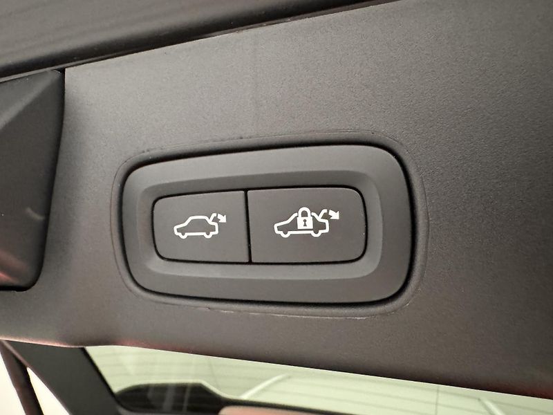 Volvo V90 B4 BRIGHT PLUS AUT - fotka 23 z 46