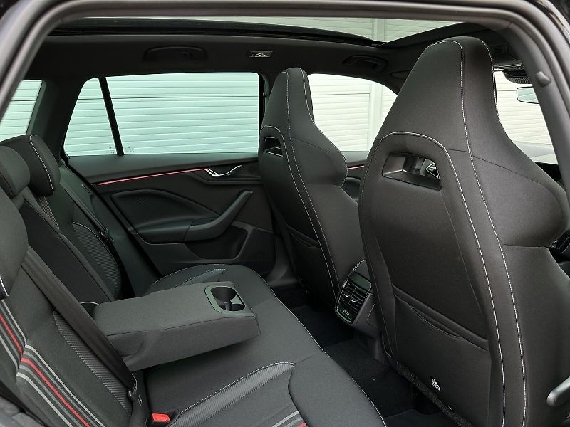 Škoda Kamiq 1.0TSi Monte Carlo 116PS Matri - fotka 36 z 41