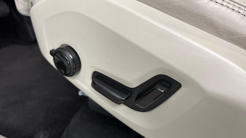 Volvo XC90 2.0 B5 AUT AWD Ultimate Bright - fotka 22 z 36