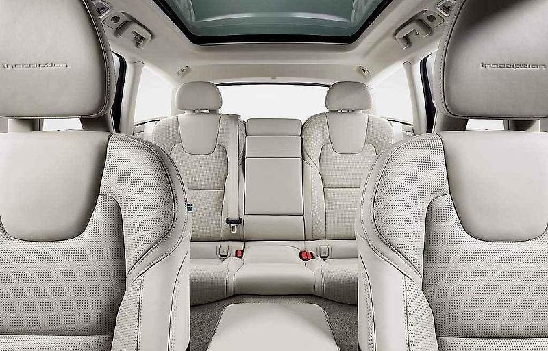 Volvo V90.