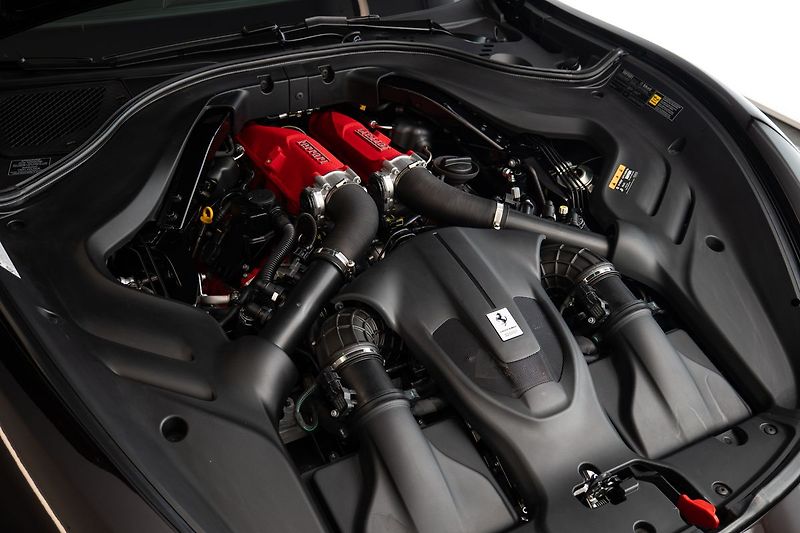 Ferrari Roma Spider /Karbon/NeroPurosangue - fotka 18 z 23