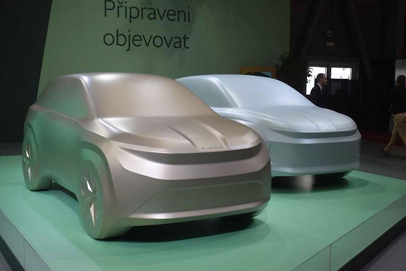V halách výstaviště v Letňanech si návštěvníci můžou docela dobře udělat obrázek o nabídce elektromobilů v současnosti