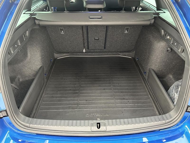 Škoda Octavia 2.0 TDI SportLine - fotka 26 z 29