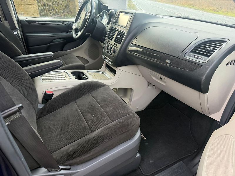 Chrysler Town & Country (2014) Grand Caravan 3,6 RT LPG 2014 - fotka 10 z 20