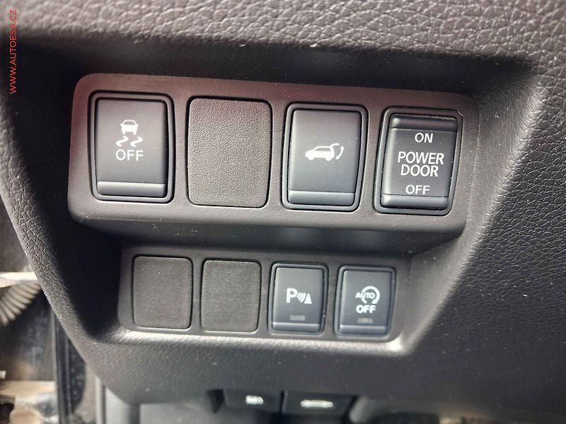 Nissan X-Trail (2017) 1.6dCi 4x4, Tekna, LED - fotka 19 z 21