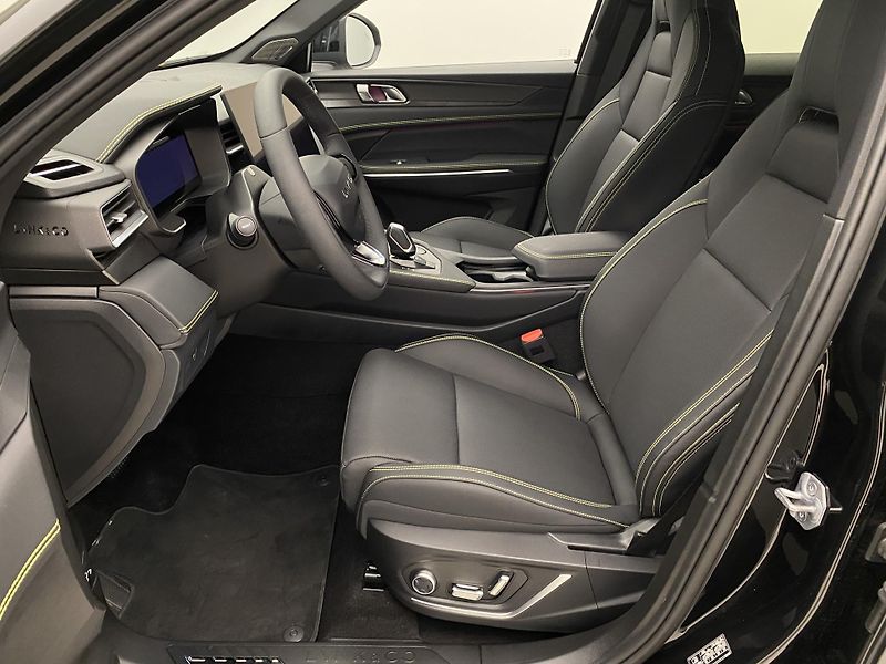 Lynk & Co 01 (2025) MORE PHEV AUT CZ 1.maj - fotka 4 z 95