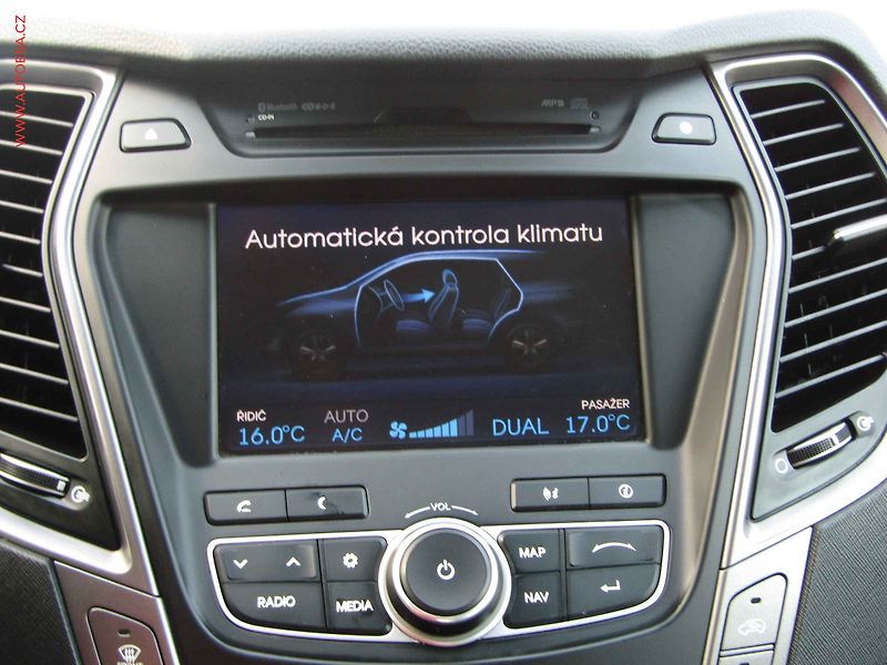 Hyundai Santa Fe (2015) 2.2 CRDi 4x4, 7míst, ČR, AT - fotka 24 z 25