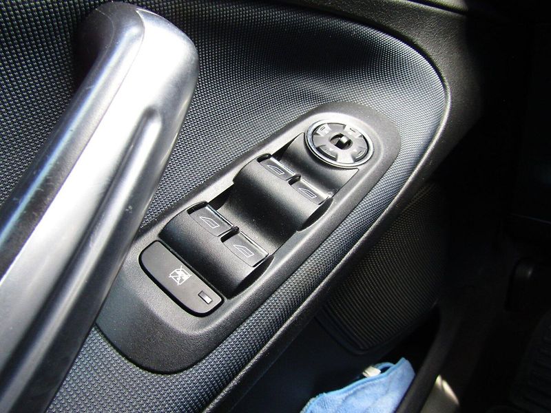 Ford Galaxy (2007) 2.0 TDCi 96kW - fotka 29 z 34