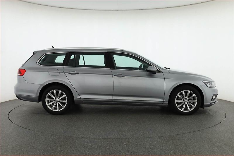 Volkswagen Passat (2020) Business 2.0 TDI, Automat - fotka 6 z 17