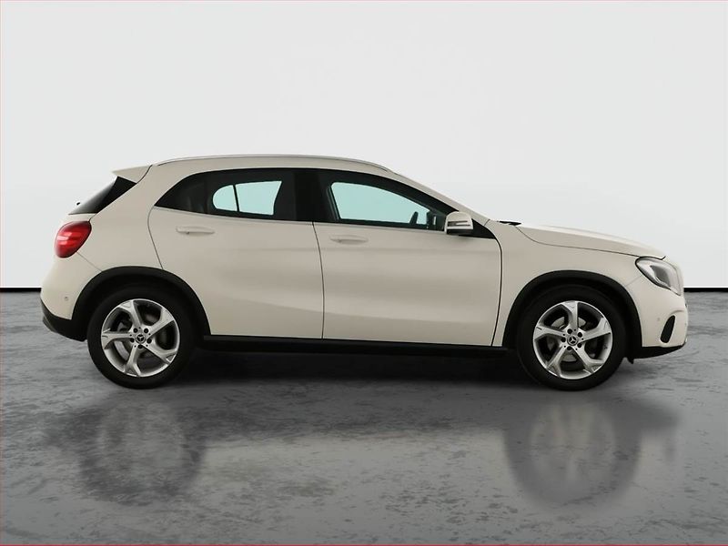 Mercedes-Benz GLA (2017) 180, Automat, Kůže, Navi - fotka 6 z 20