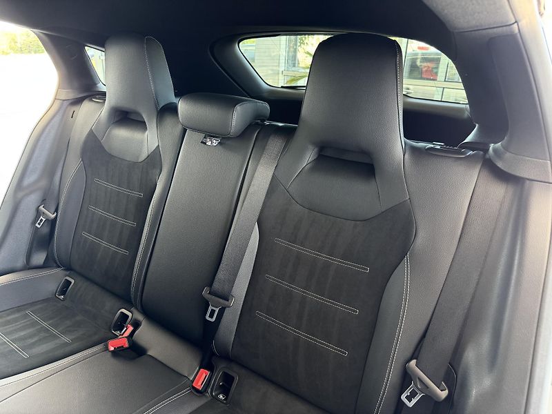 Mercedes-Benz CLA 250e AMG*160kW*Webasto*Panoram - fotka 16 z 40