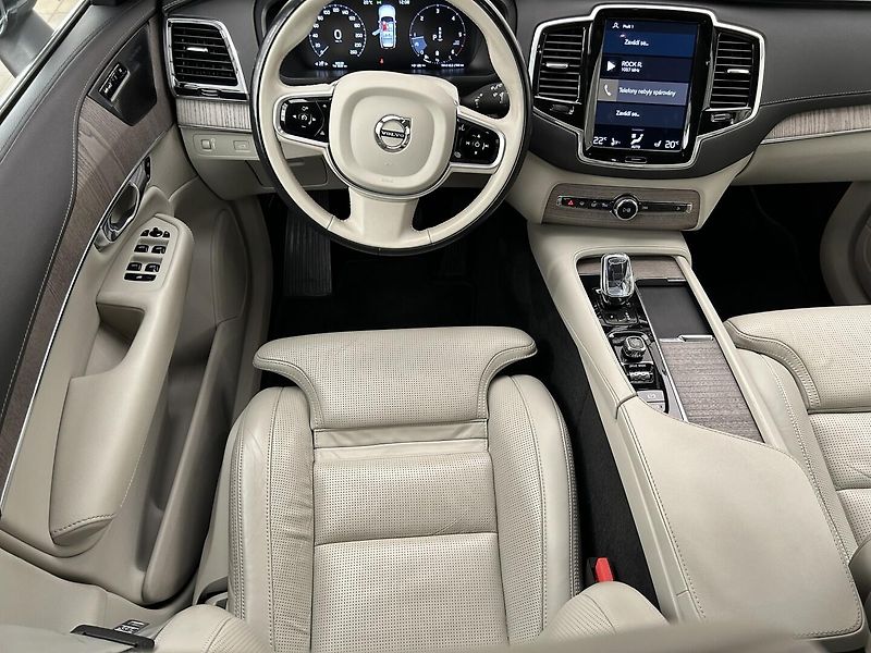 Volvo XC90 2.0 B5 4x4 Inscription - fotka 15 z 36