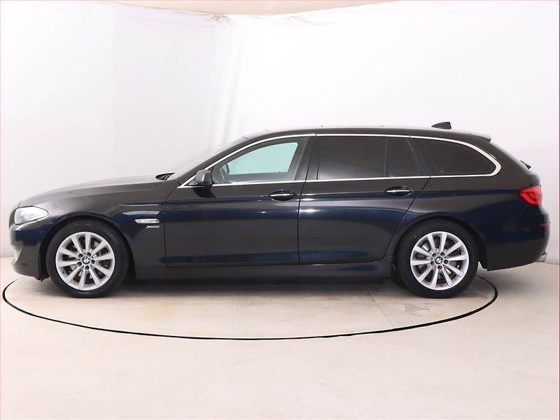 BMW Řada 5 (2013) 530d xDrive, 4X4, Automat - fotka 3 z 23
