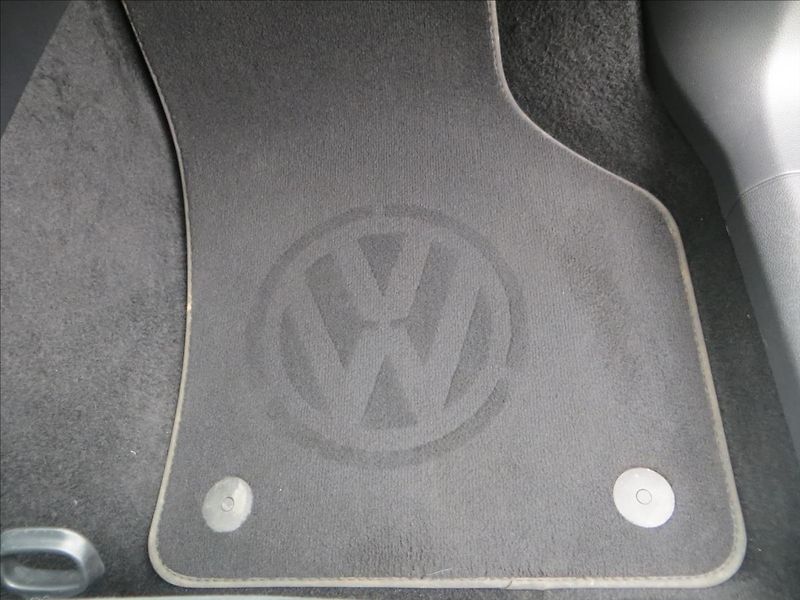 Volkswagen Passat 1,5 TSI 110kW DSG Elegance ČR - fotka 11 z 26