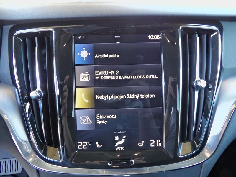 Volvo V60 2.0 T6 AWD PHEV Momentum - fotka 8 z 31