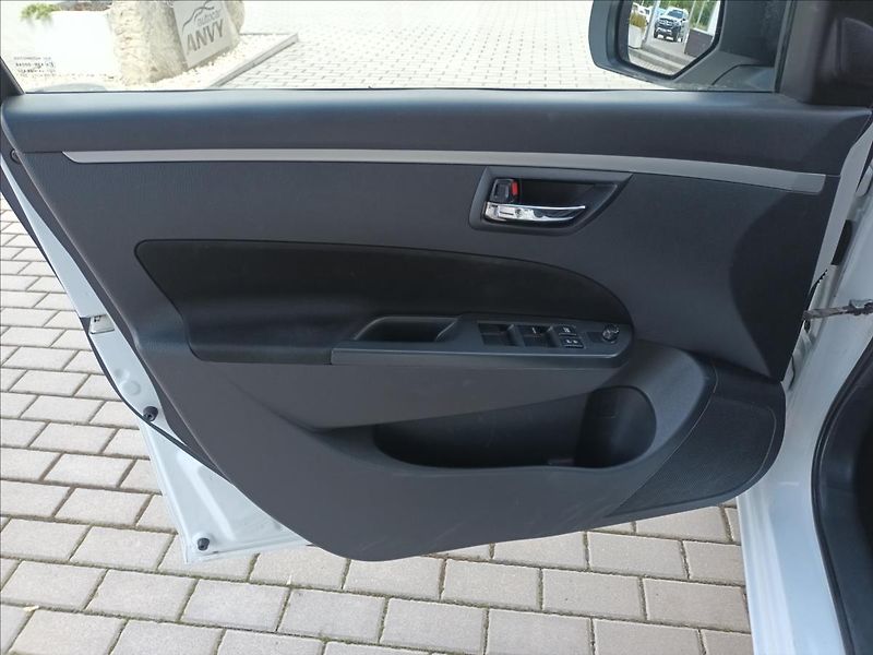 Suzuki Swift 1,2 REZERVACE - fotka 12 z 39