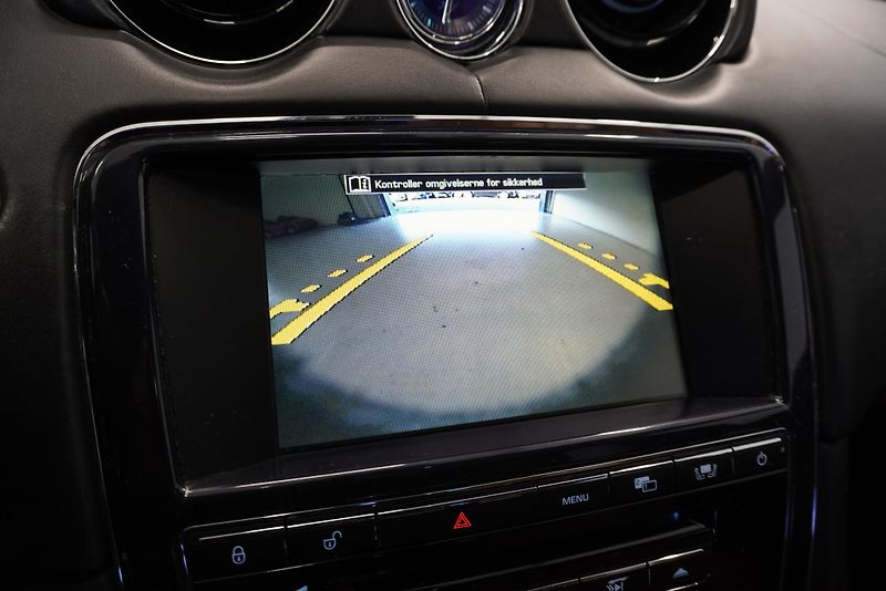 Jaguar XJ (2012) XJ  3,0D V6 AUTOMAT - fotka 26 z 39