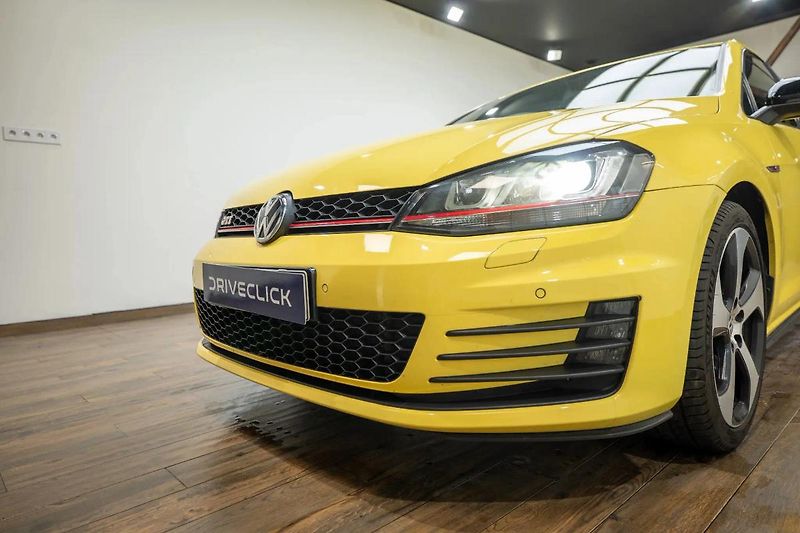 Volkswagen Golf GTI Performance 2.0 169 kW - fotka 29 z 36
