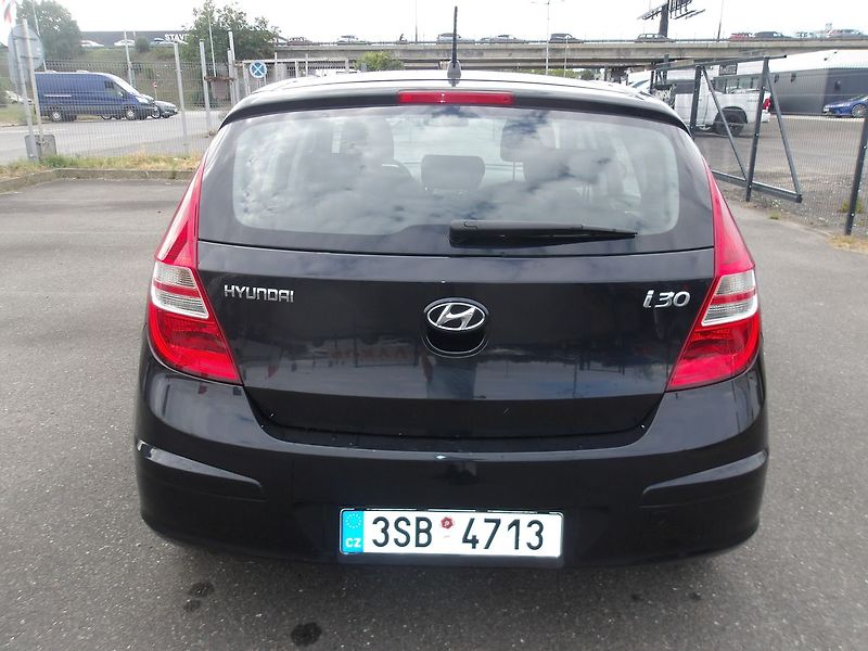 Hyundai i30 1,4i ČR NAJ.100000km !!! - fotka 10 z 35