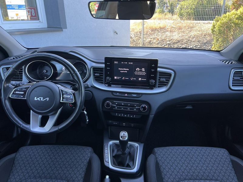 Kia Ceed (2024) 1.5T-GDi 118kW KAMERA ČR NOVÉ - fotka 11 z 22