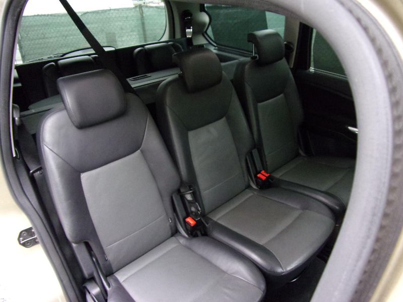 Ford Galaxy (2007) 2.0TDCi 103kW GHIA 7MÍST PANOR - fotka 23 z 25