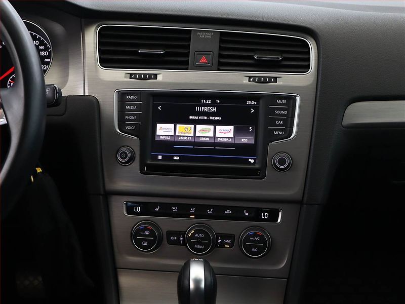 Volkswagen Golf (2016) Marathon Edition 1.4 TSI - fotka 10 z 18
