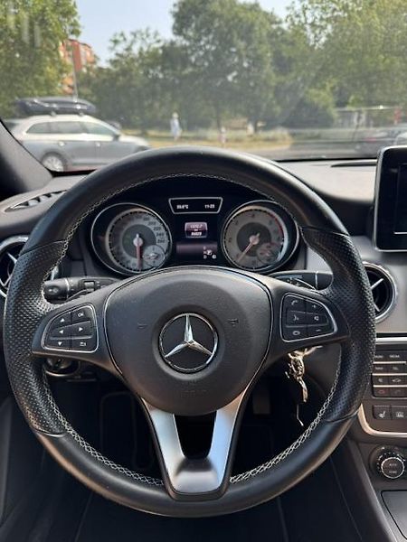 Mercedes-Benz GLA (2015)  220d 7G-DCT 4MATIC AMG Styl - fotka 11 z 23