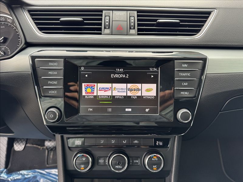 Škoda Superb 1,6 TDI Navi TZ park. kamera - fotka 34 z 50