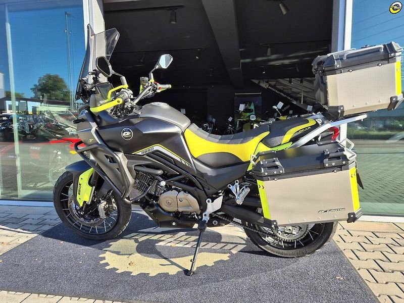 QJ Motor (2025) SVT 650 X (2025) – 1. majitel, - fotka 7 z 20